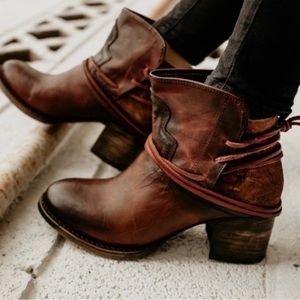 Freebird Casey brown leather boots! Excellent condition!